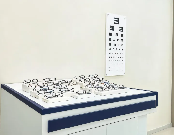 Retail optical counter staging clip on frames for glasses
